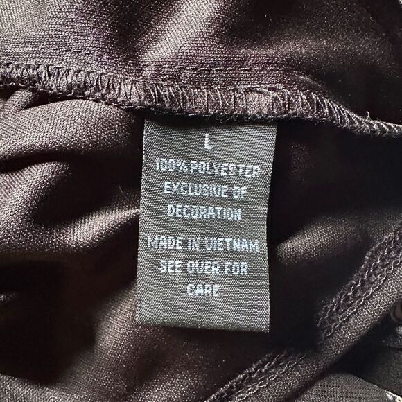 BCX Black and White Floral Top with a cool Goldish sheen - Picture 7 of 12